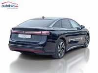 Skats no labās puses aizmugurē