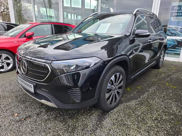 Skats no kreisās puses priekšā