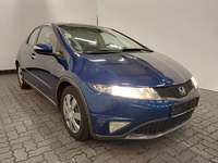 Pogled sprijeda desno