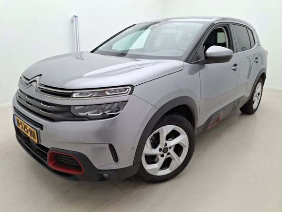 Pogled od napred levo