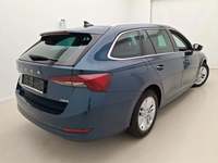 Pogled od pozadi desno