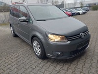 Pogled sprijeda desno