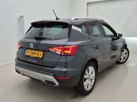 Skats no labās puses aizmugurē