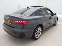 Pogled od pozadi desno