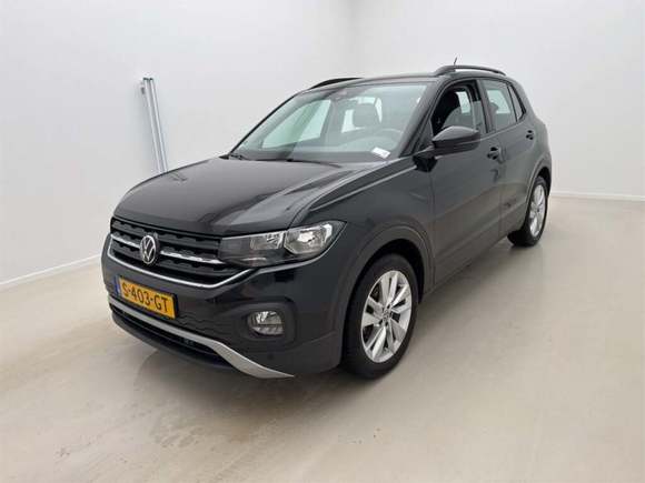 Skats no kreisās puses priekšā