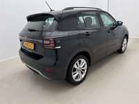 Skats no labās puses aizmugurē