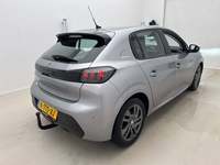 Skats no labās puses aizmugurē