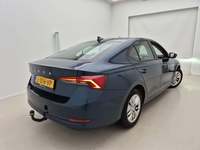 Pogled od pozadi desno