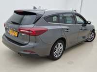 Pogled od pozadi desno