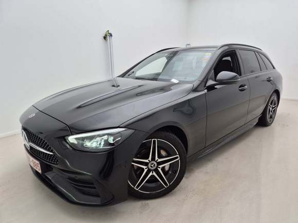 Skats no kreisās puses priekšā