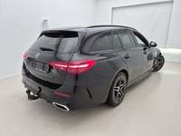 Skats no labās puses aizmugurē