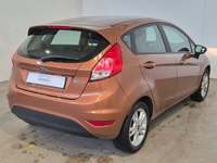 Pogled od pozadi desno