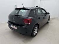 Skats no labās puses aizmugurē