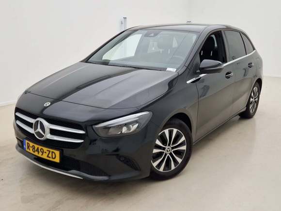 Skats no kreisās puses priekšā