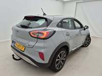 Skats no labās puses aizmugurē