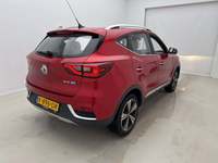 Skats no labās puses aizmugurē