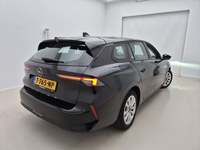 Skats no labās puses aizmugurē