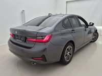 Pogled od pozadi desno