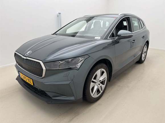 Skats no kreisās puses priekšā