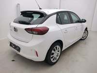 Skats no labās puses aizmugurē