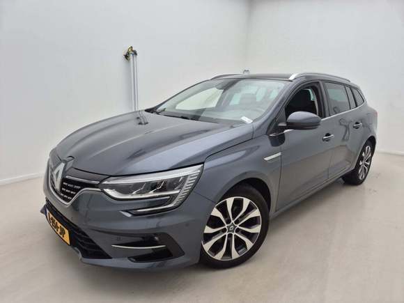 Skats no kreisās puses priekšā