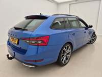 Pogled od pozadi desno