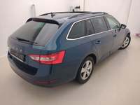 Aanzicht achter rechts