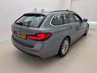 Pogled od pozadi desno