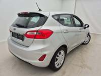 Pogled od pozadi desno