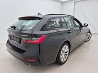 Pogled od pozadi desno