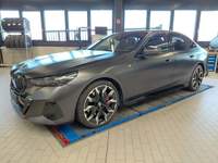 Skats no kreisās puses priekšā