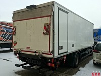 Skats no labās puses aizmugurē