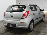 Изглед отзад отдясно