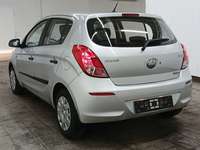 Изглед отзад отляво