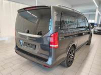 Skats no labās puses aizmugurē