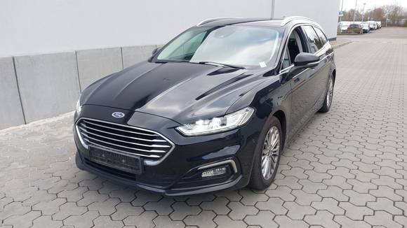 Skats no kreisās puses priekšā