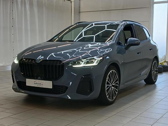 Skats no kreisās puses priekšā