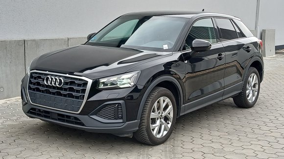 Skats no kreisās puses priekšā