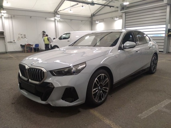 Pogled sprijeda lijevo