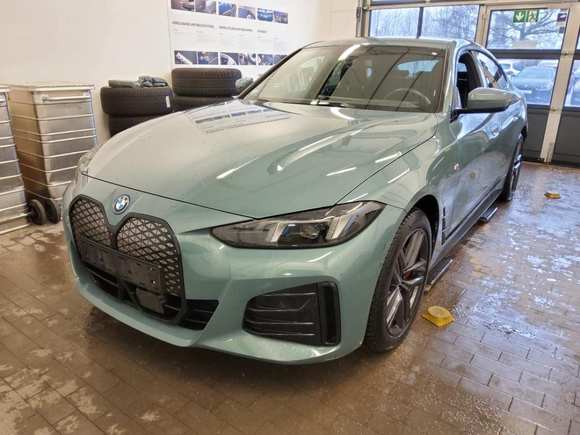 Pogled sprijeda lijevo