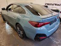 Pogled sprijeda desno