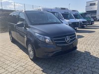 Pogled sprijeda desno