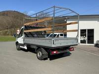 Pogled od pozadi levo