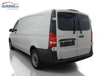 Skats no kreisās puses aizmugurē