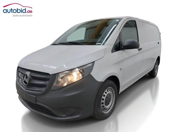 Skats no kreisās puses priekšā