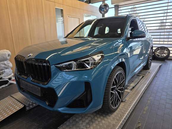 Pogled od napred levo