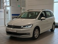 Skats no kreisās puses priekšā