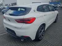 Skats no labās puses aizmugurē