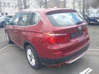 Skats no kreisās puses aizmugurē