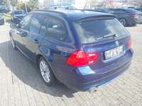 Skats no kreisās puses aizmugurē